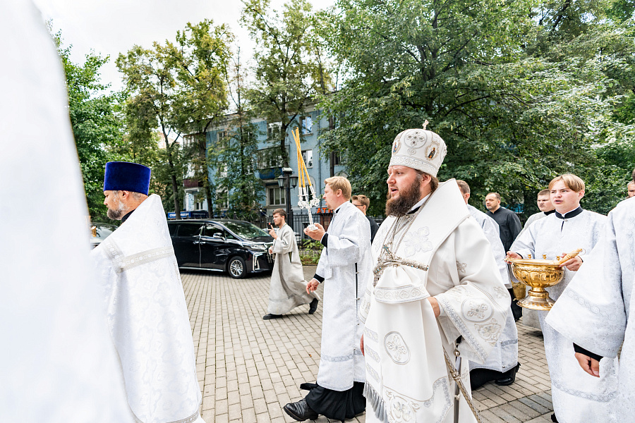 Архиерейское богослужение в Преображенском соборе города Люберцы